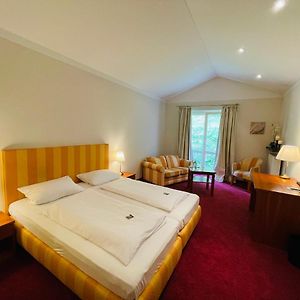 Standard Zimmer mit Kingsize-Bett